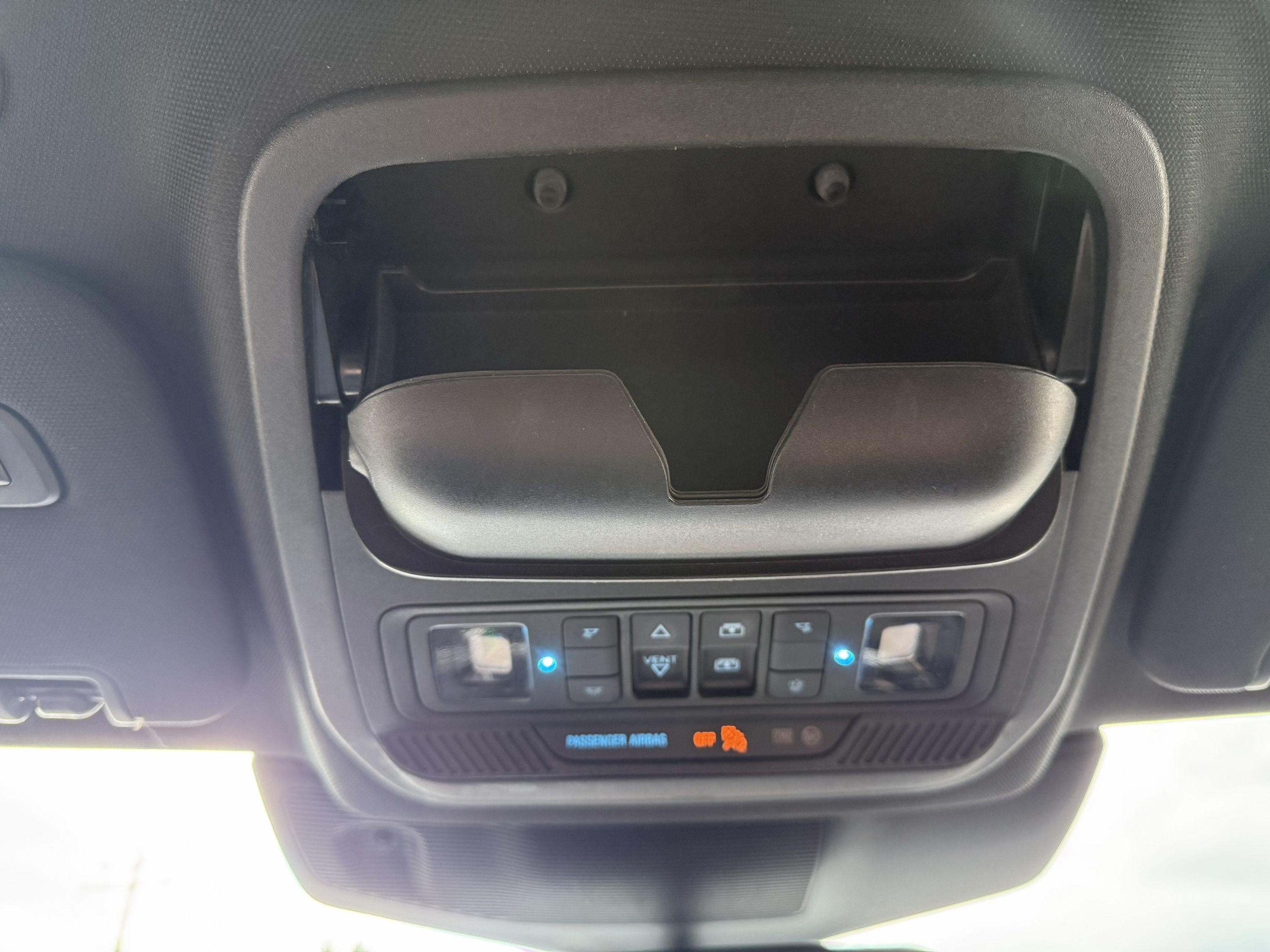 2020 Ford Explorer - Image 30