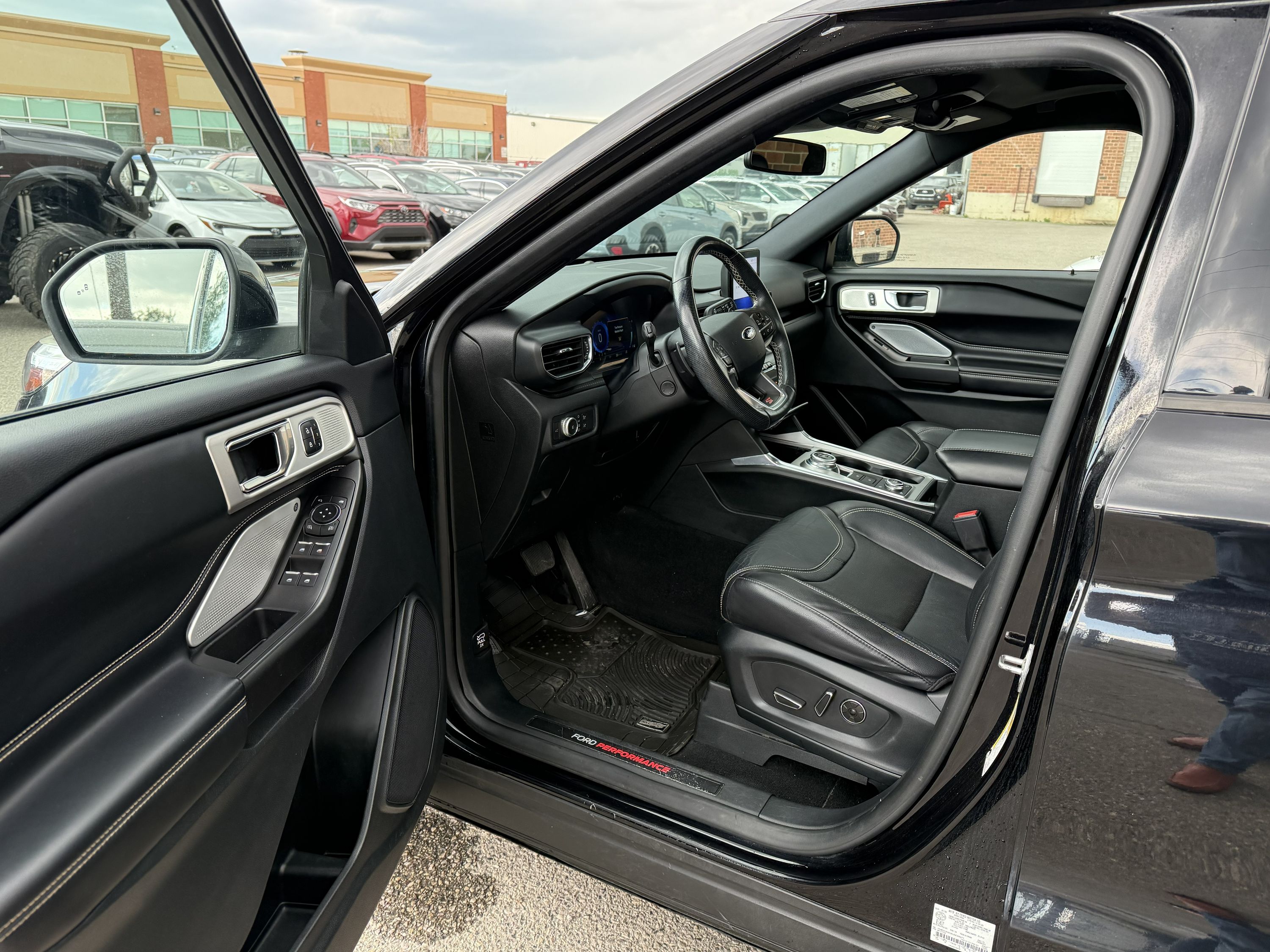 2020 Ford Explorer - Image 19