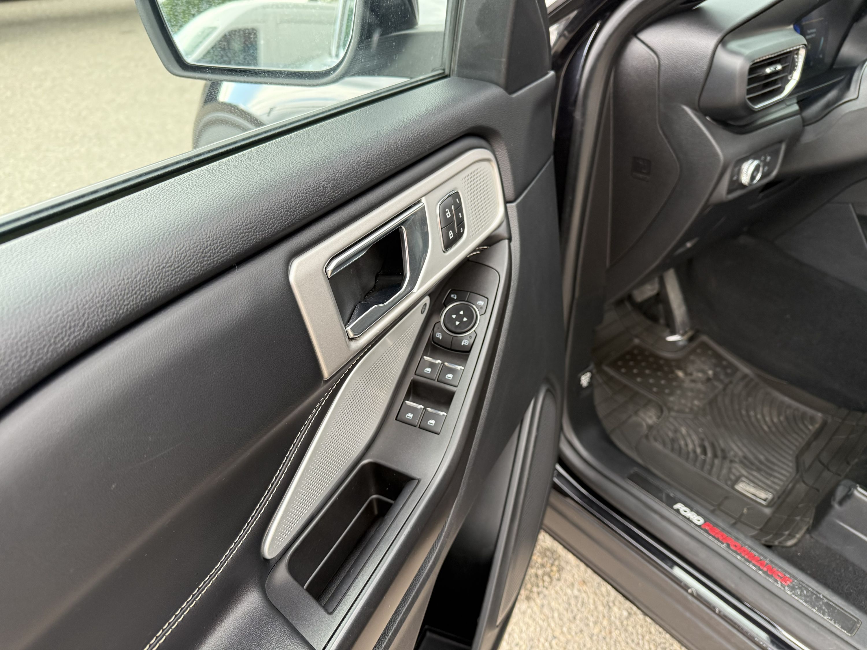 2020 Ford Explorer - Image 20