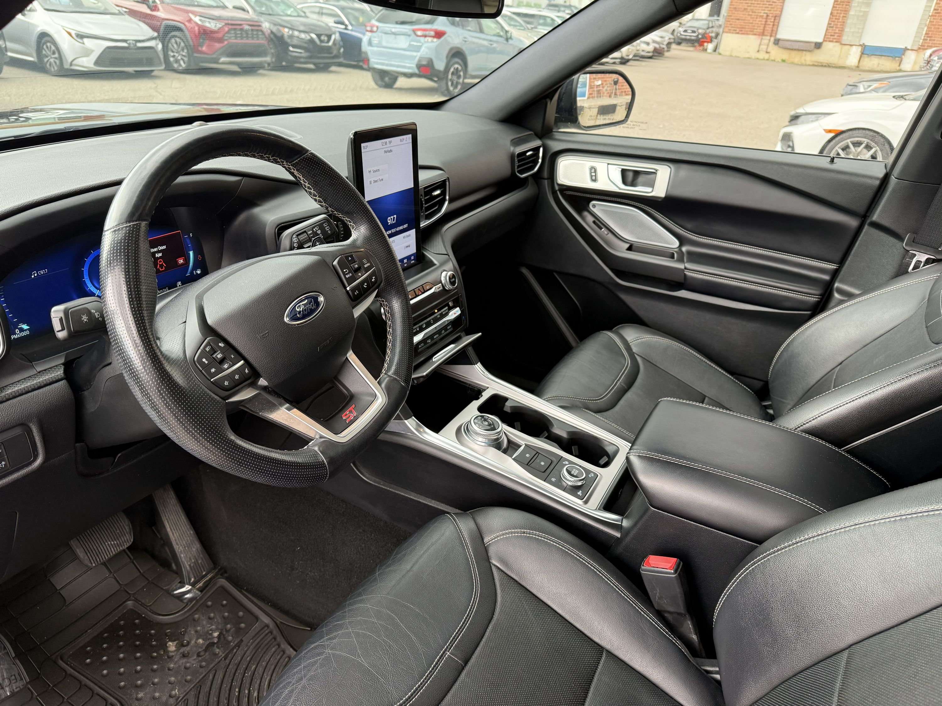 2020 Ford Explorer - Image 24