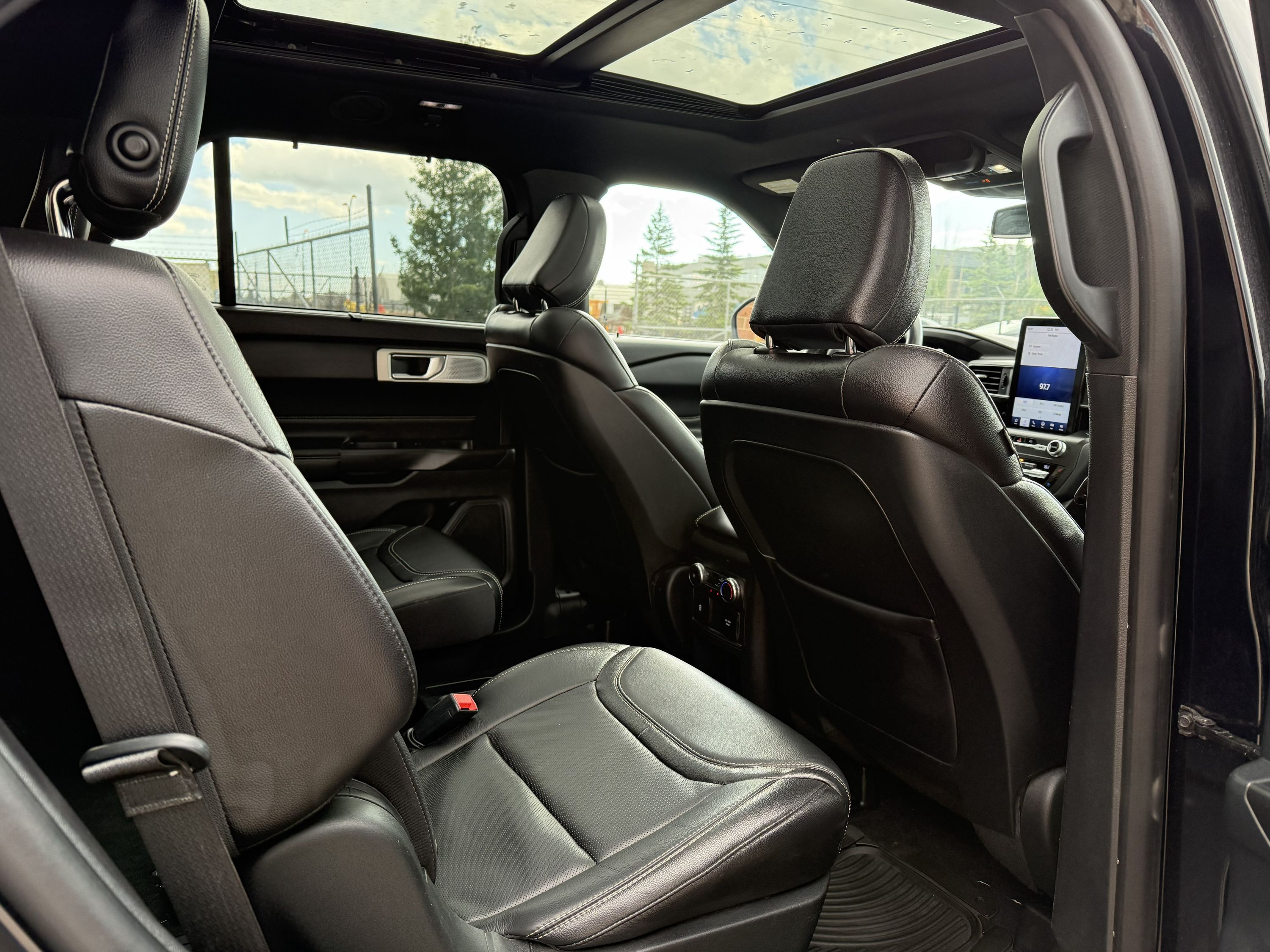 2020 Ford Explorer - Image 13