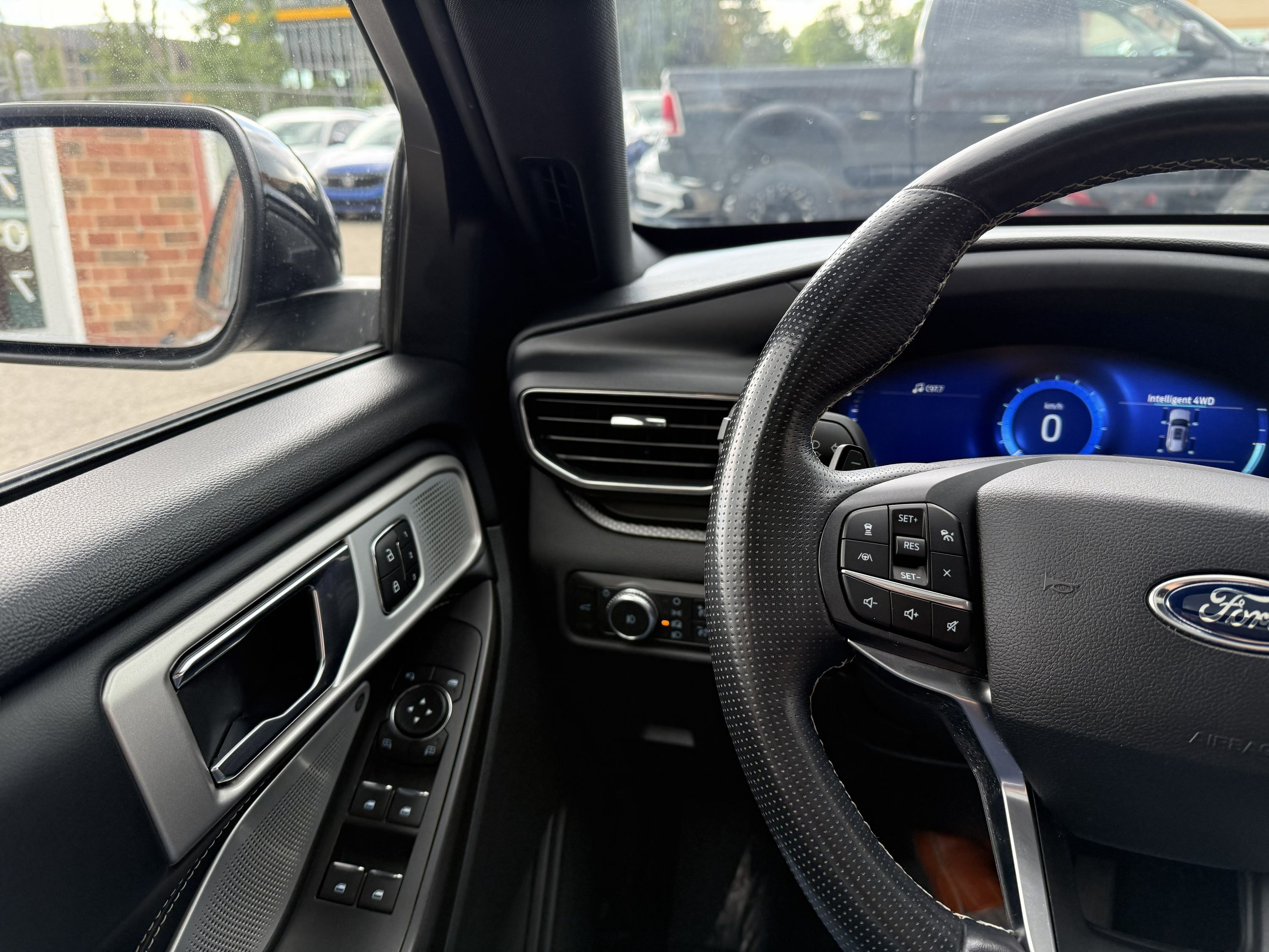 2020 Ford Explorer - Image 32
