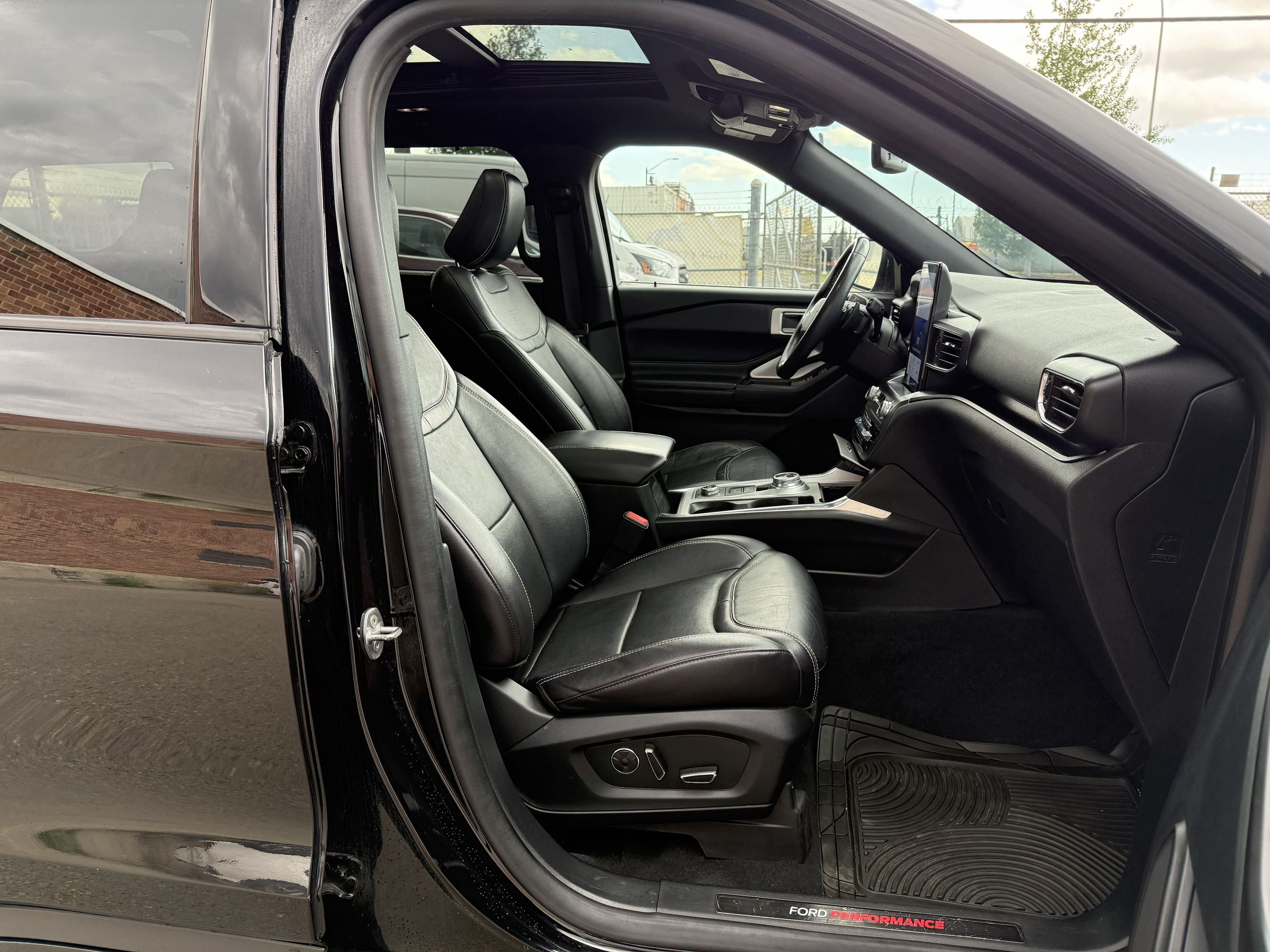 2020 Ford Explorer - Image 16