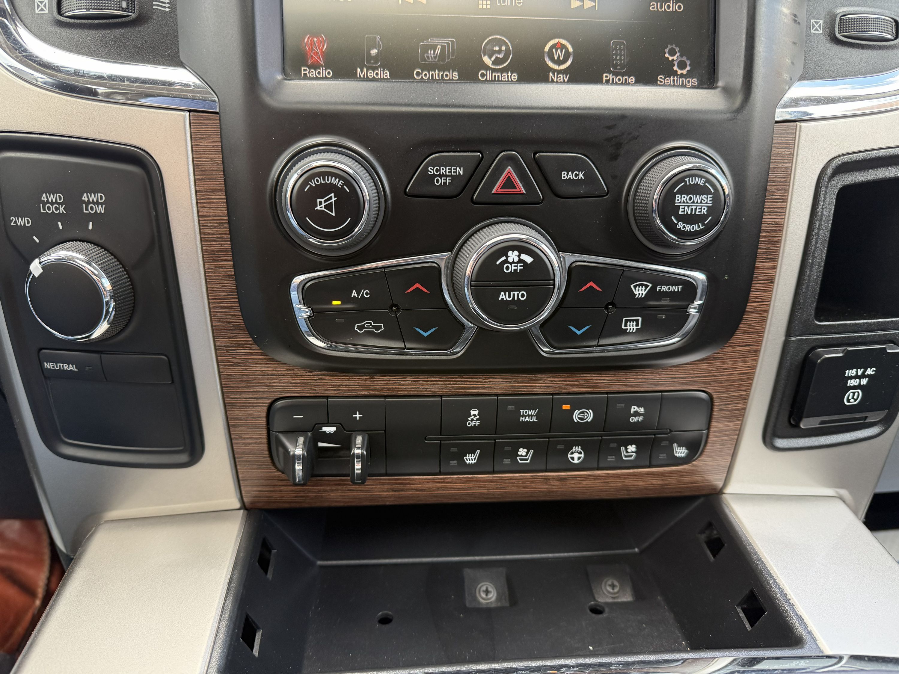 2015 RAM Ram 3500 - Image 25
