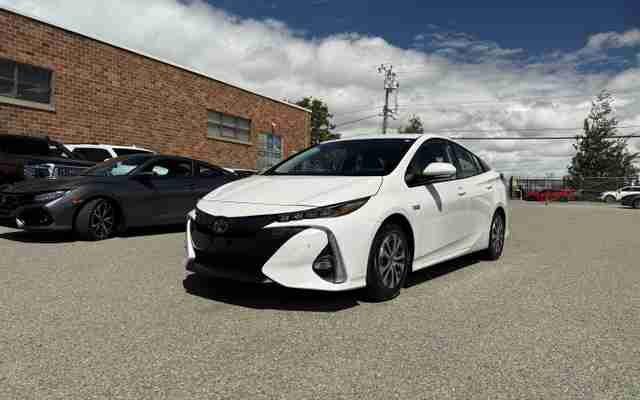 2020 Toyota Prius Prime Upgrade - Request more images
