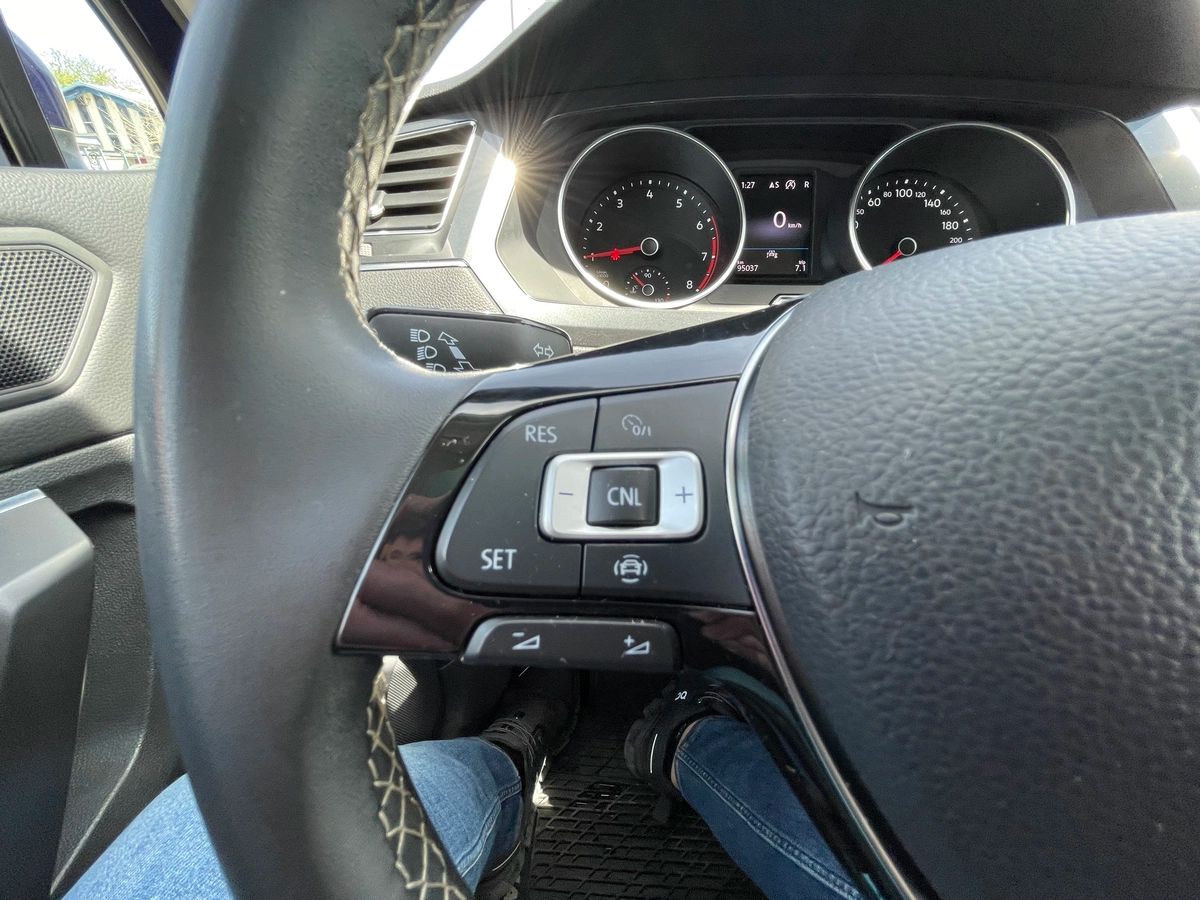 2021 Volkswagen Tiguan - Image 34