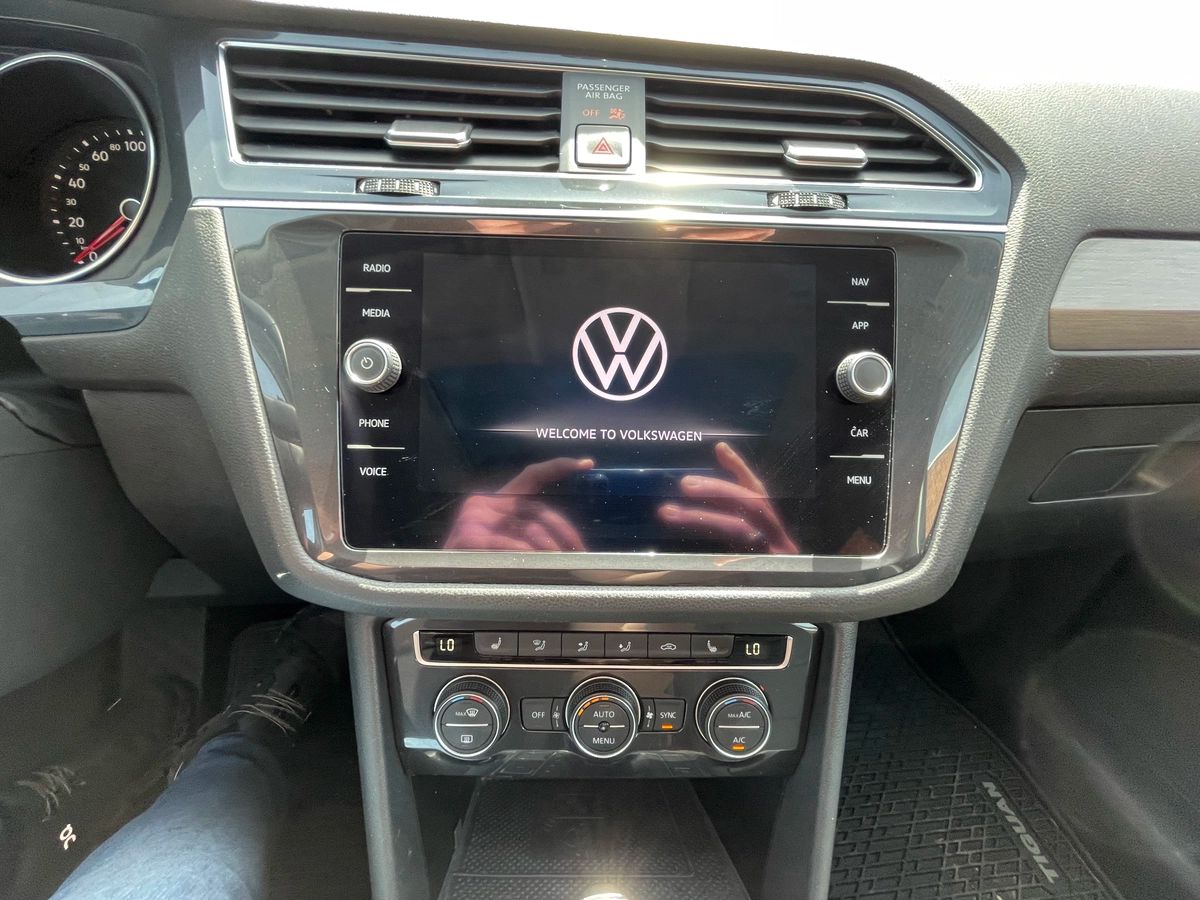 2021 Volkswagen Tiguan - Image 28