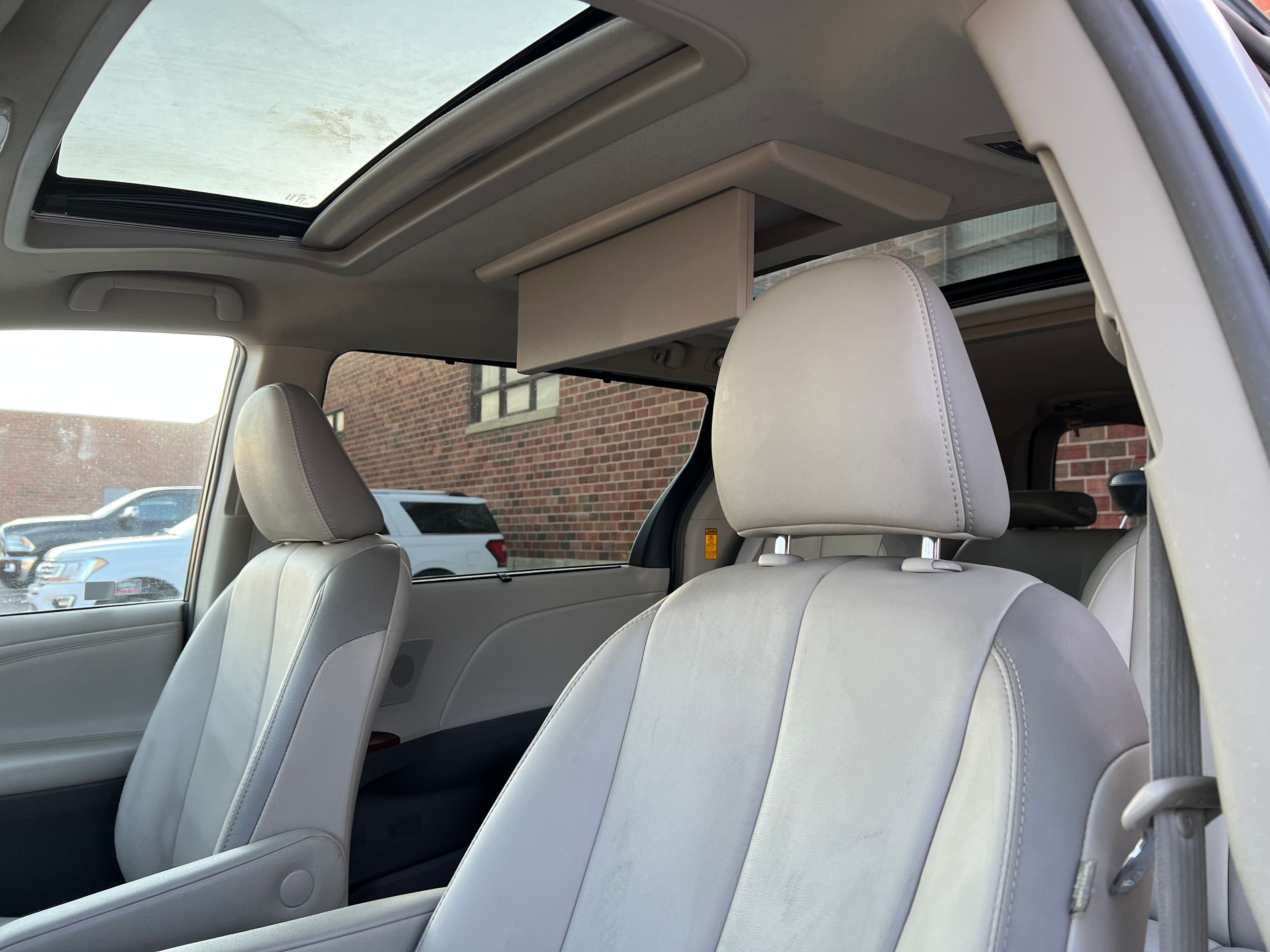 2014 Toyota Sienna - Image 20