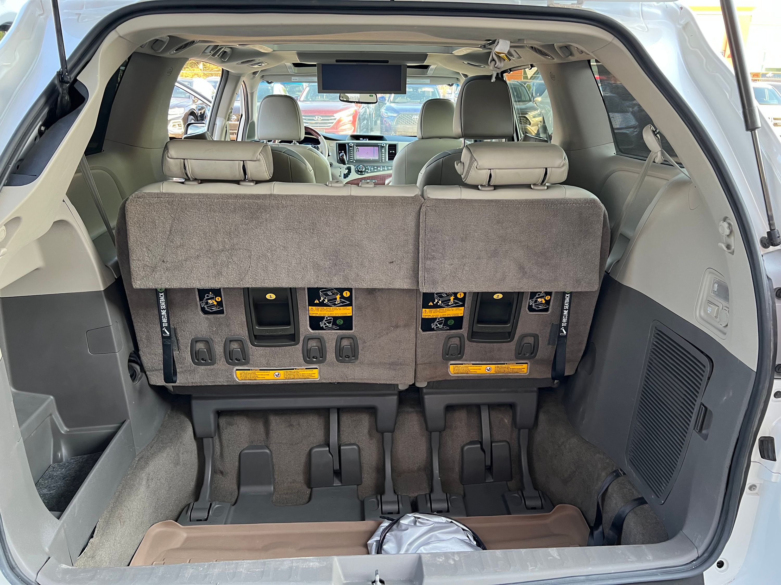 2014 Toyota Sienna - Image 21