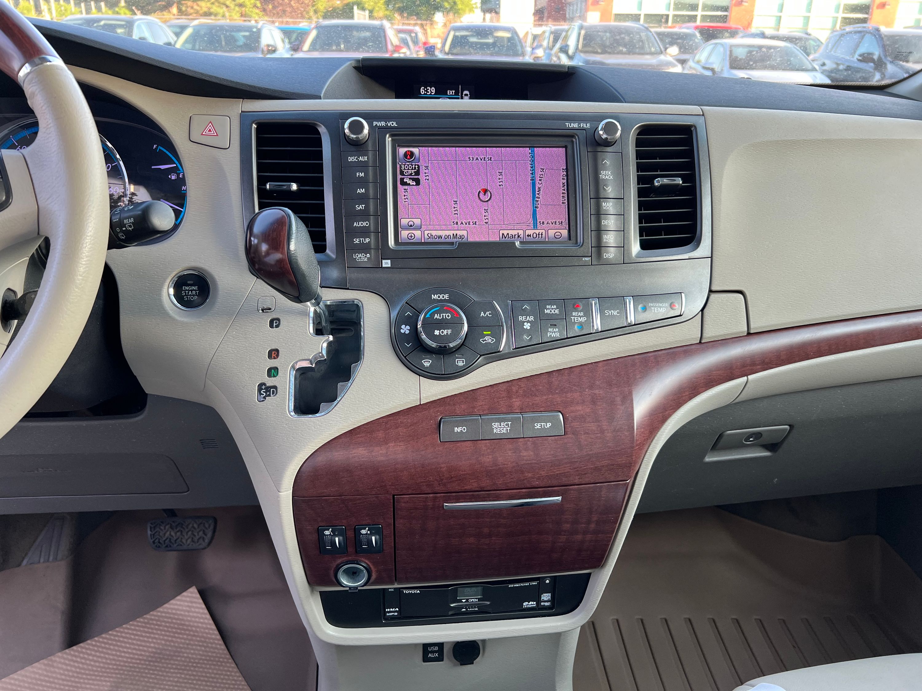 2014 Toyota Sienna - Image 18