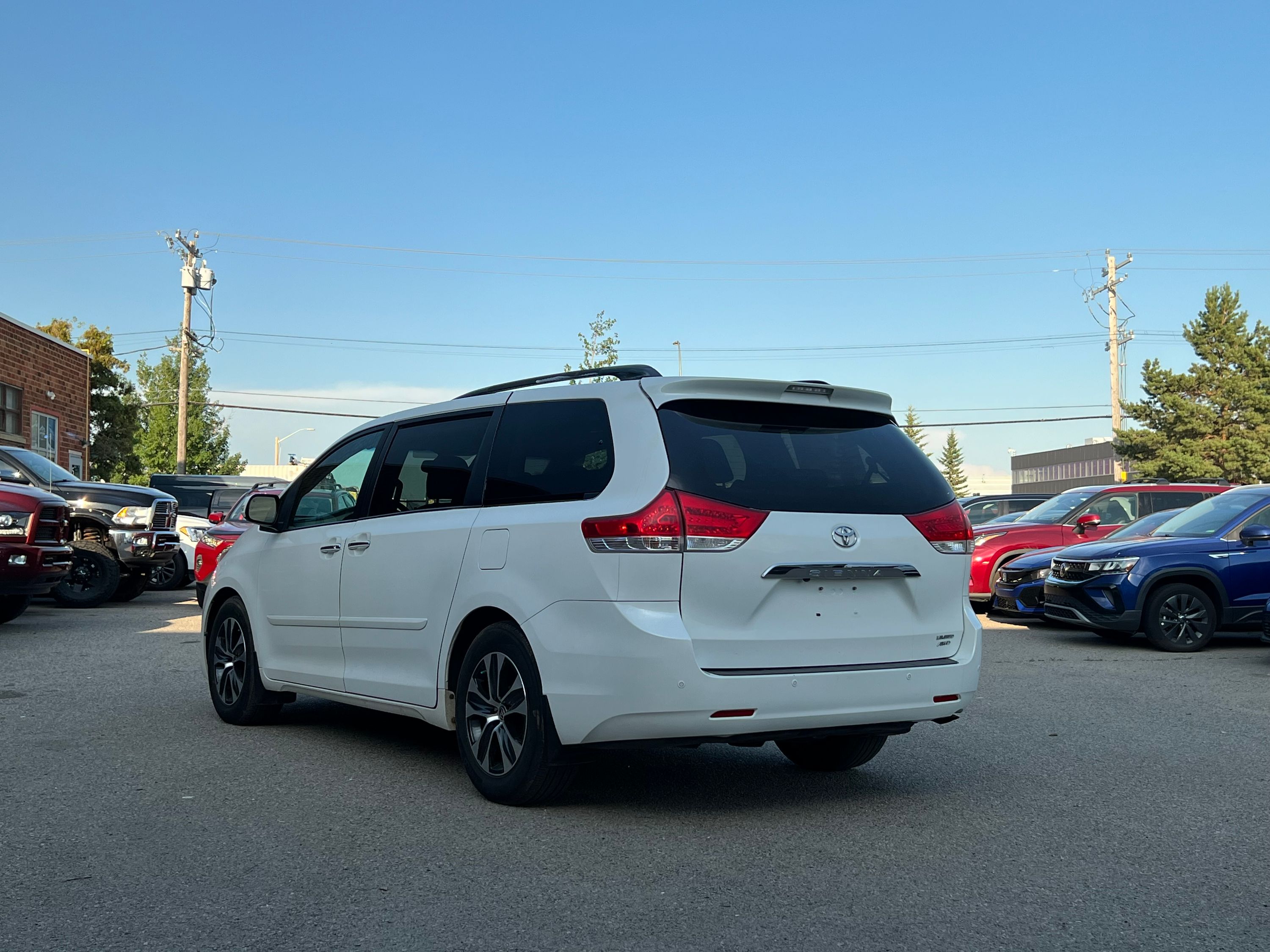 2014 Toyota Sienna - Image 5