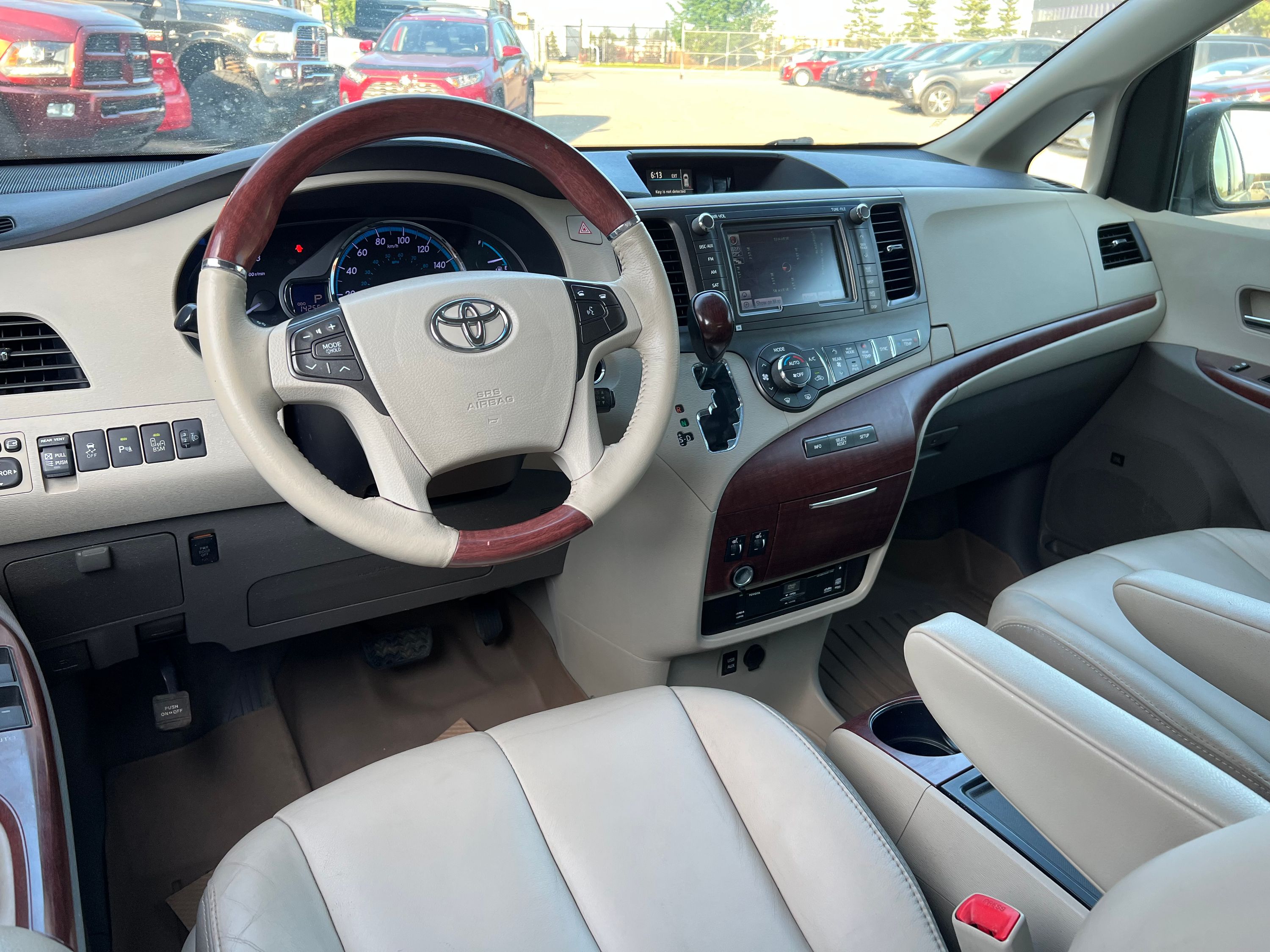 2014 Toyota Sienna - Image 10