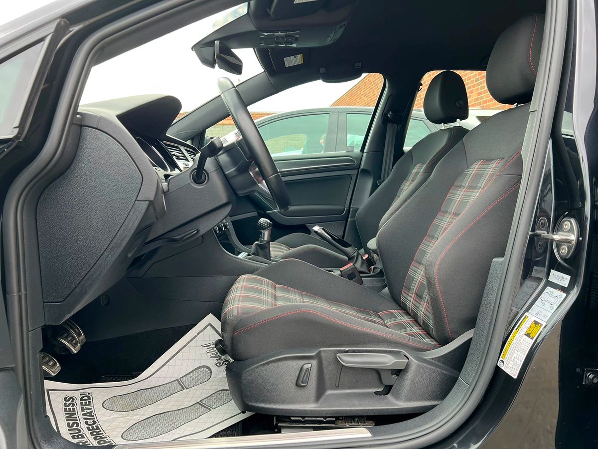 2019 Volkswagen Golf GTI Base - Image 23