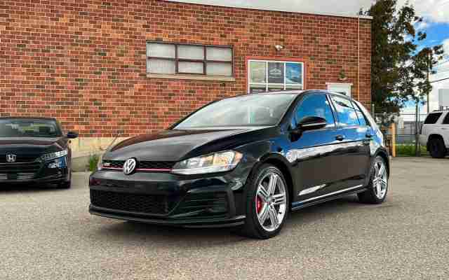2019 Volkswagen Golf GTI Base - Request more images