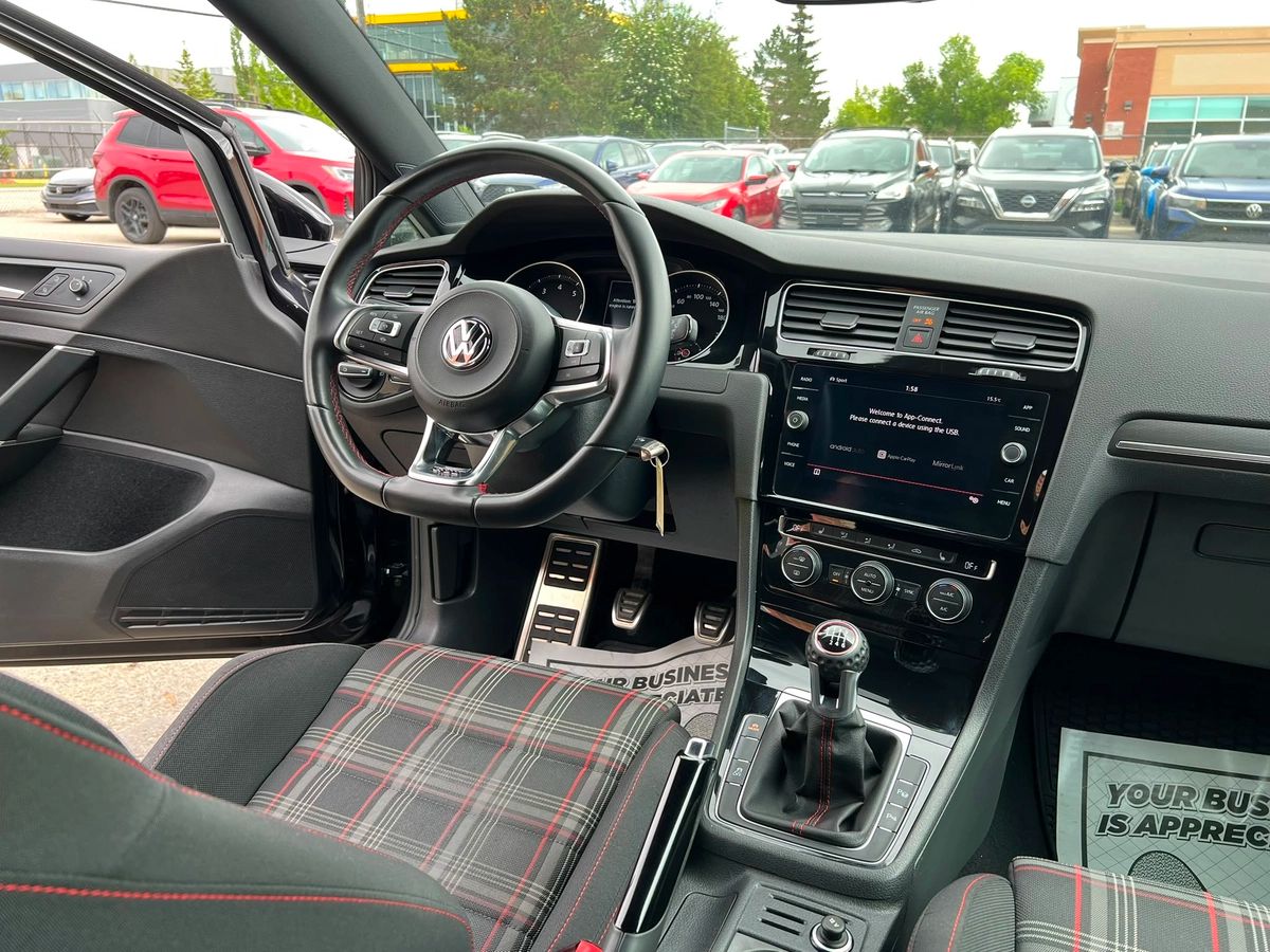 2019 Volkswagen Golf GTI Base - Image 16
