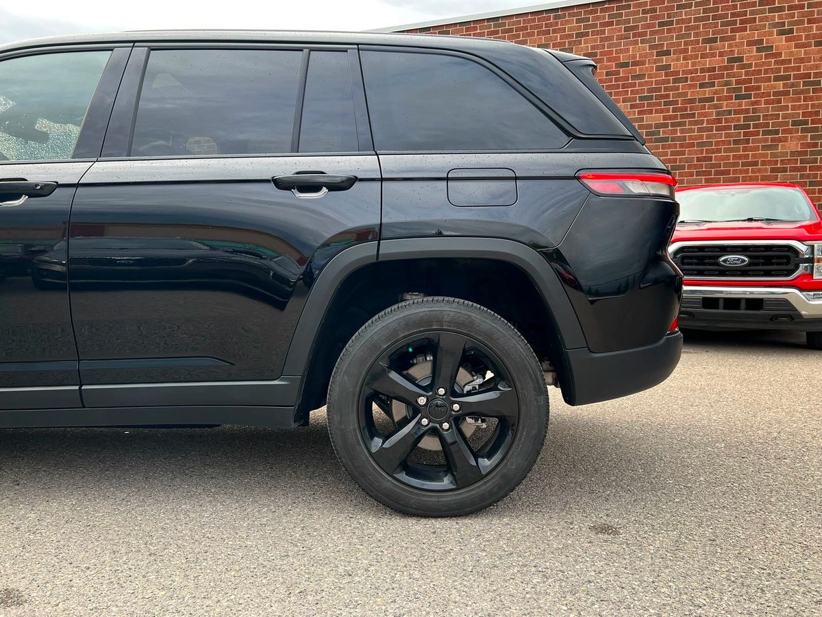 2025 Jeep Grand Cherokee Altitude - Image 4
