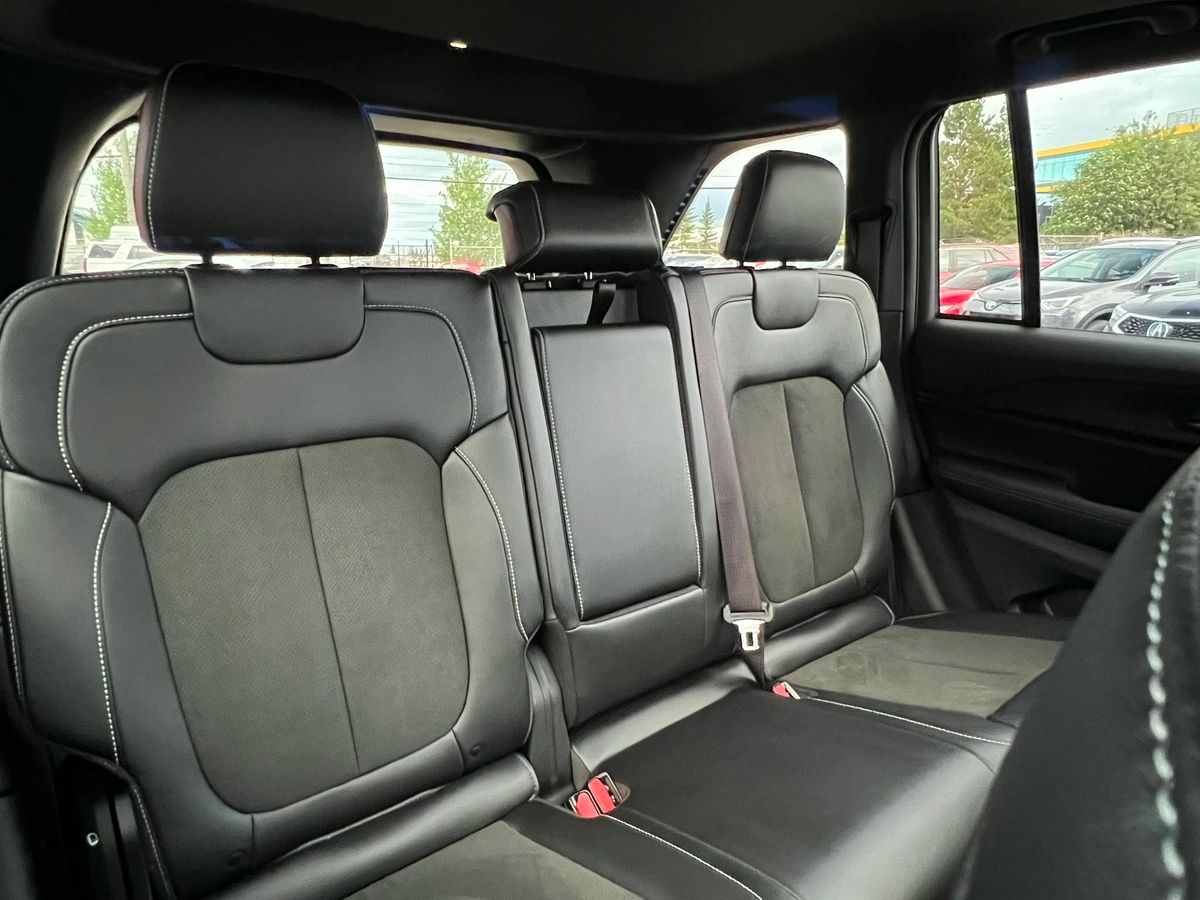 2025 Jeep Grand Cherokee Altitude - Image 17