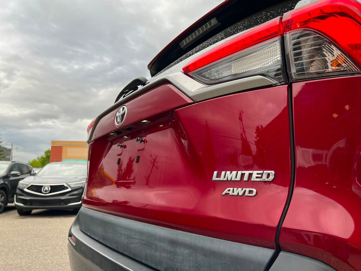 2020 Toyota RAV4 Limited - Image 12