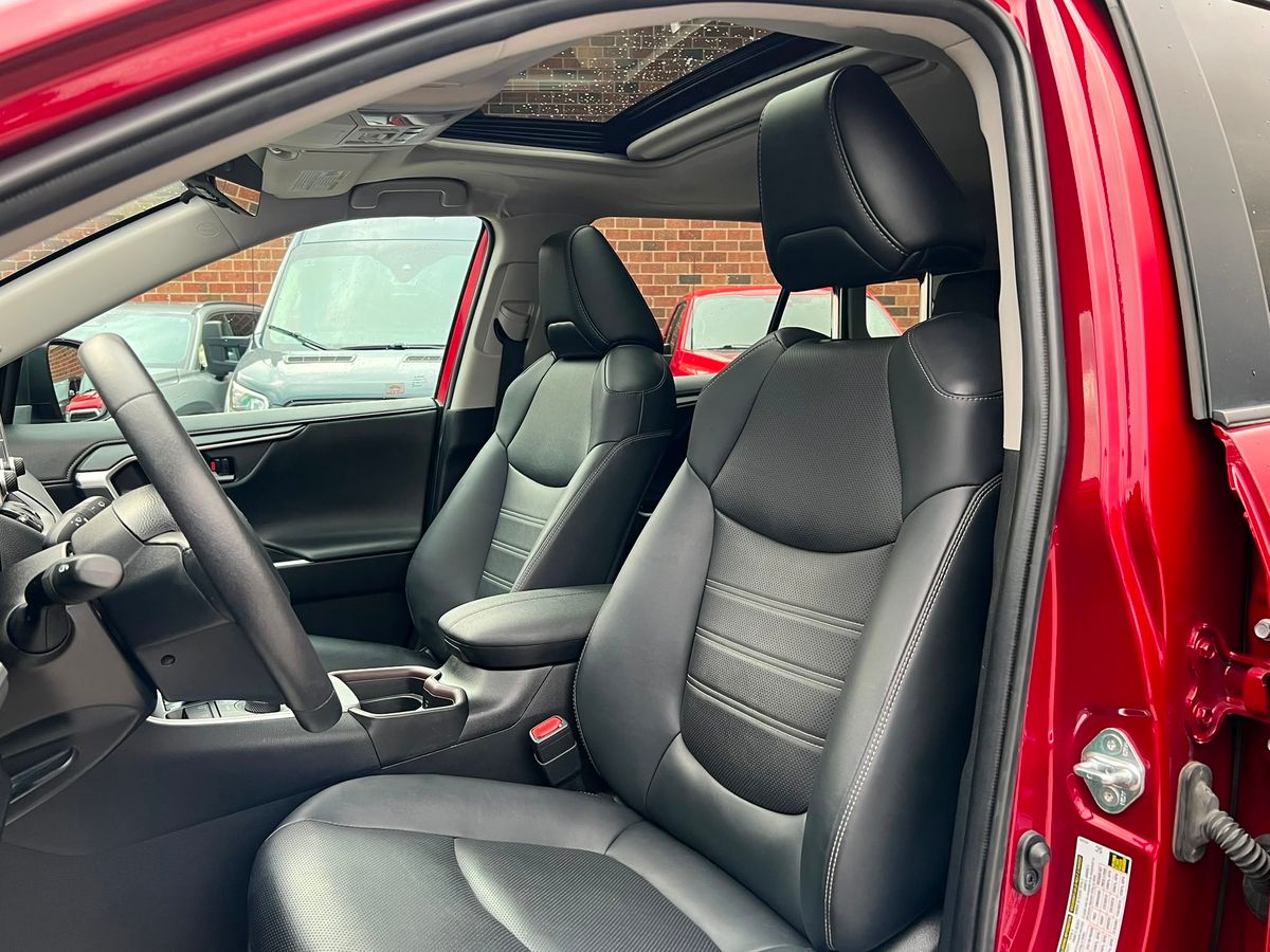 2020 Toyota RAV4 Limited - Image 17