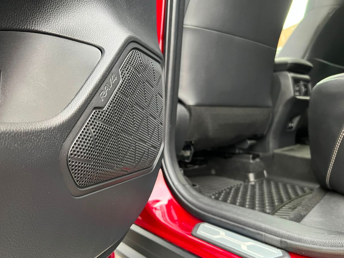 2020 Toyota RAV4 Limited - Image 16
