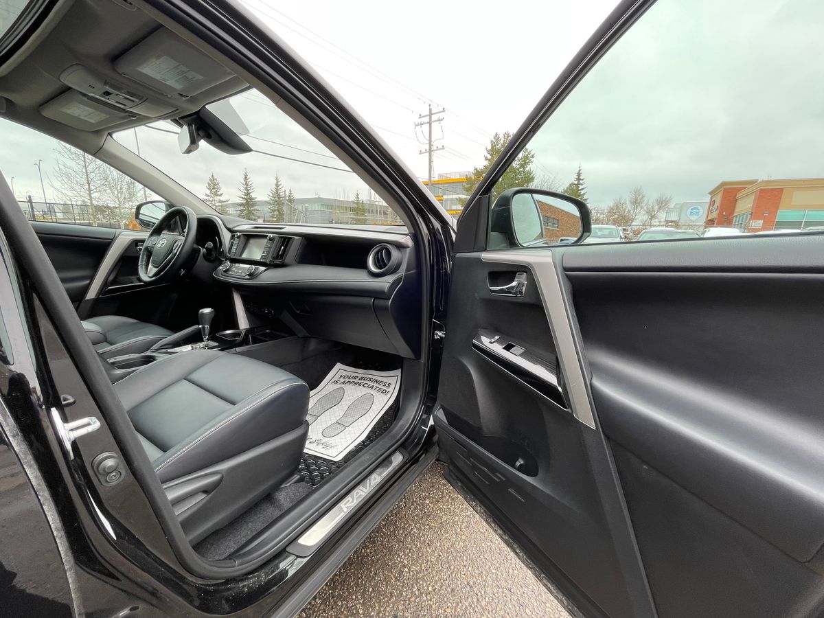 2016 Toyota RAV4 Limited - Image 22