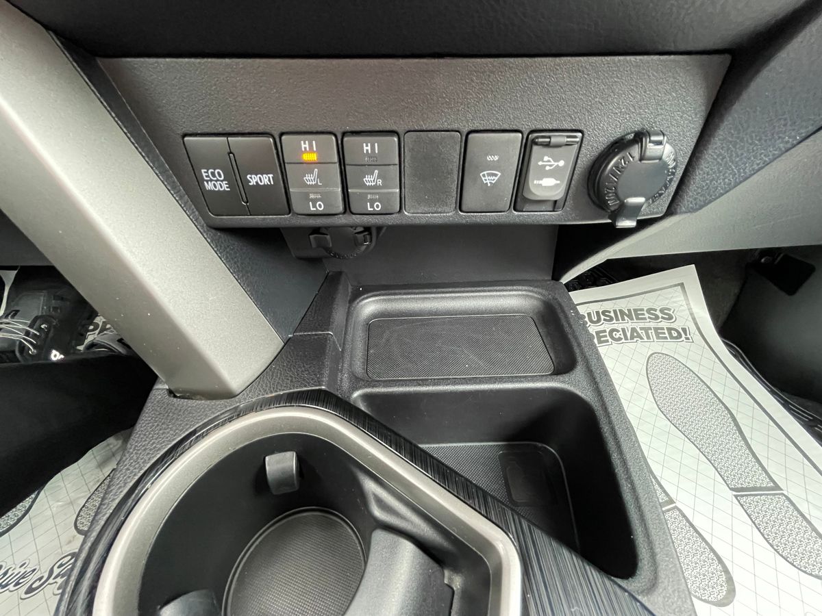 2016 Toyota RAV4 Limited - Image 27