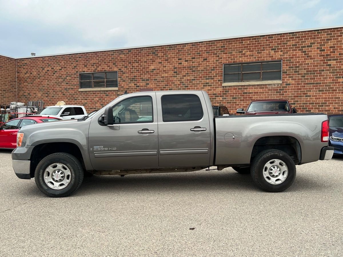 2007 GMC Sierra 2500HD SLT - Image 4