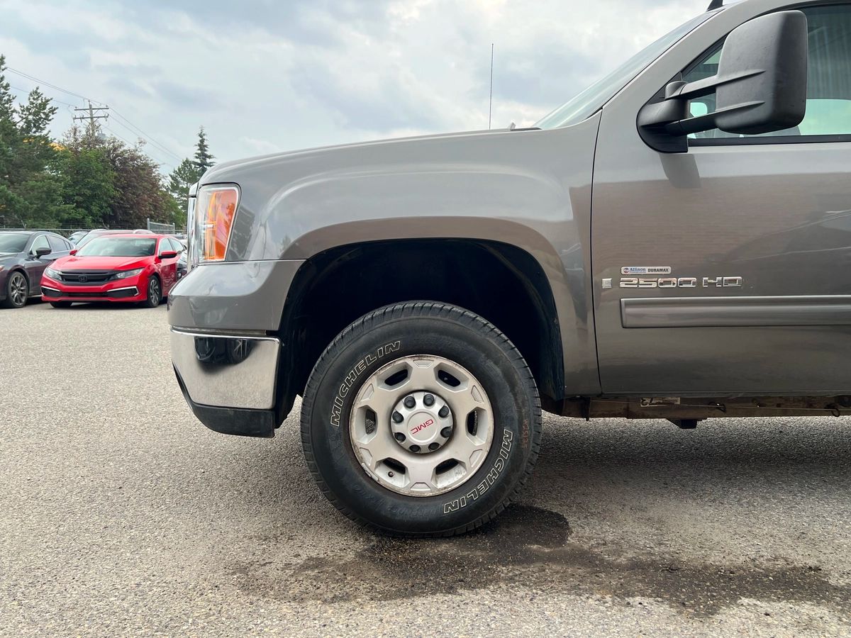 2007 GMC Sierra 2500HD SLT - Image 9