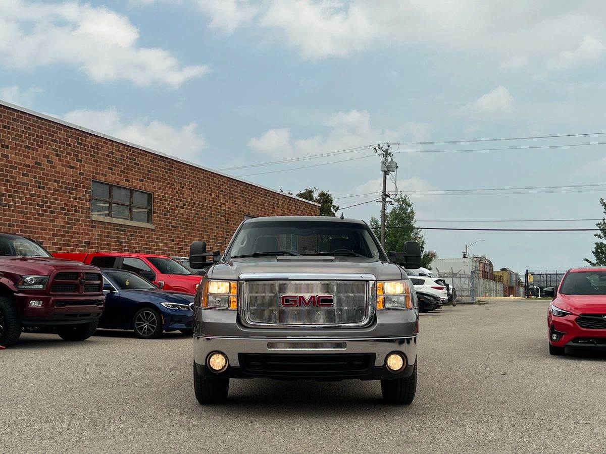 2007 GMC Sierra 2500HD SLT - Image 2