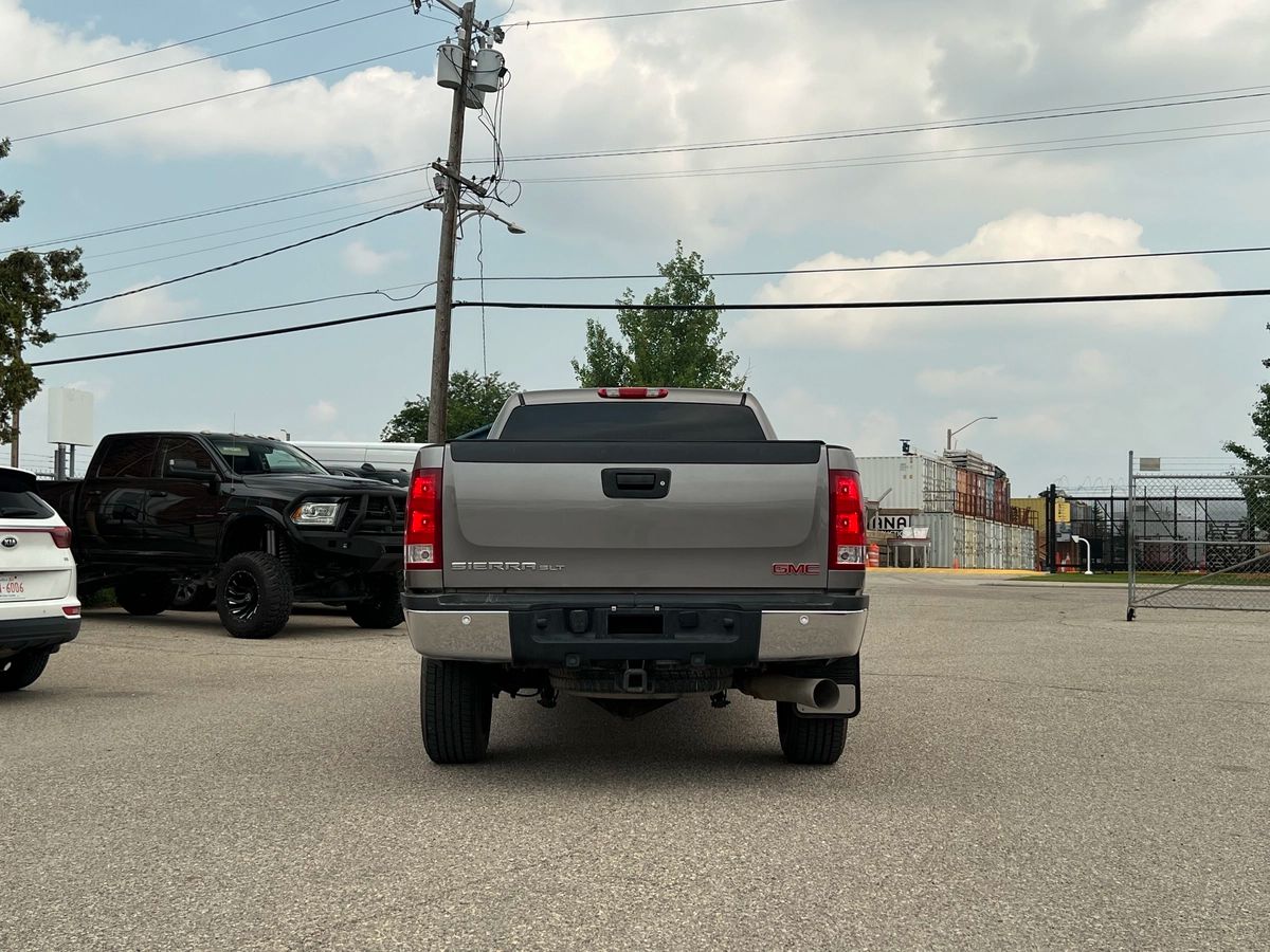 2007 GMC Sierra 2500HD SLT - Image 6