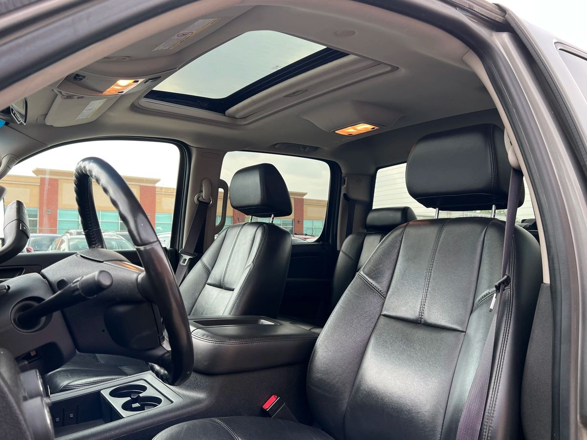 2007 GMC Sierra 2500HD SLT - Image 11