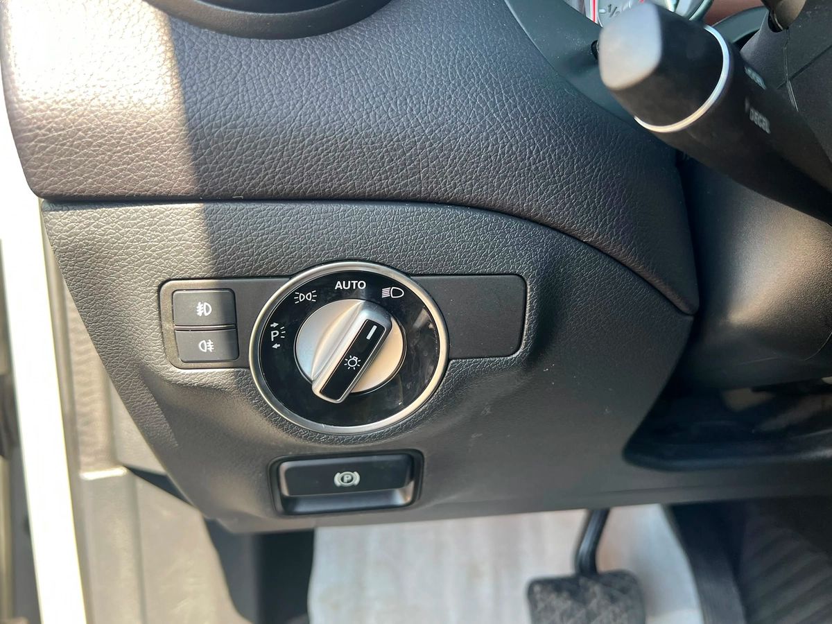 2017 Mercedes-Benz GLA Base - Image 17