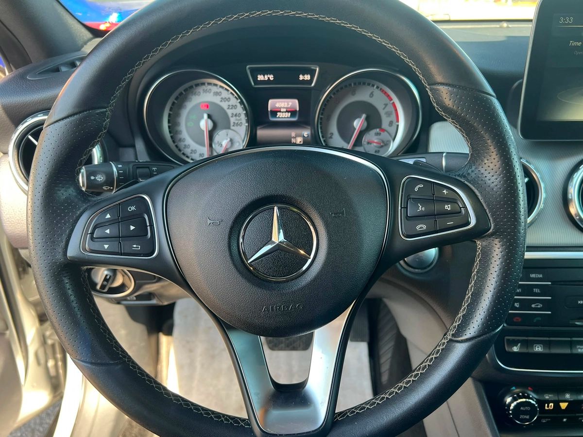2017 Mercedes-Benz GLA Base - Image 15