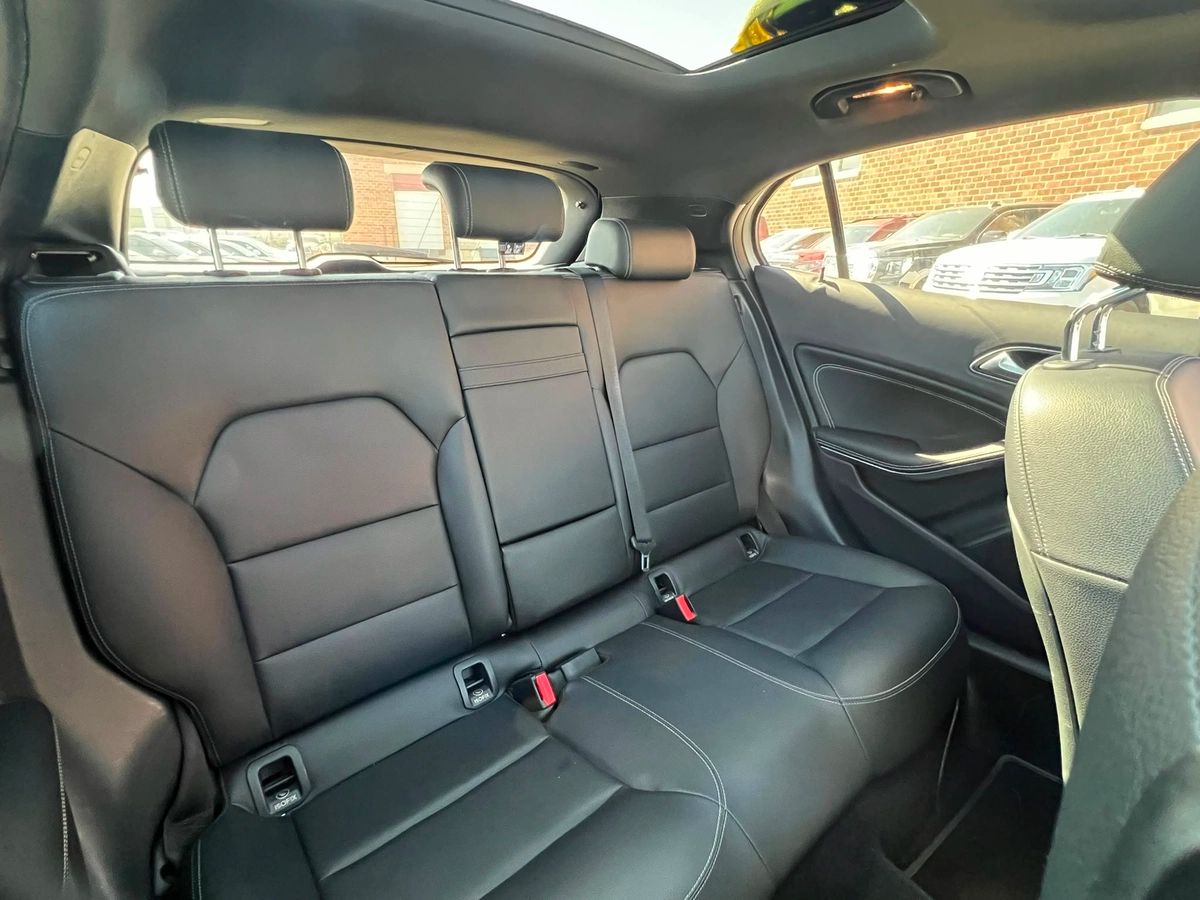 2017 Mercedes-Benz GLA Base - Image 14