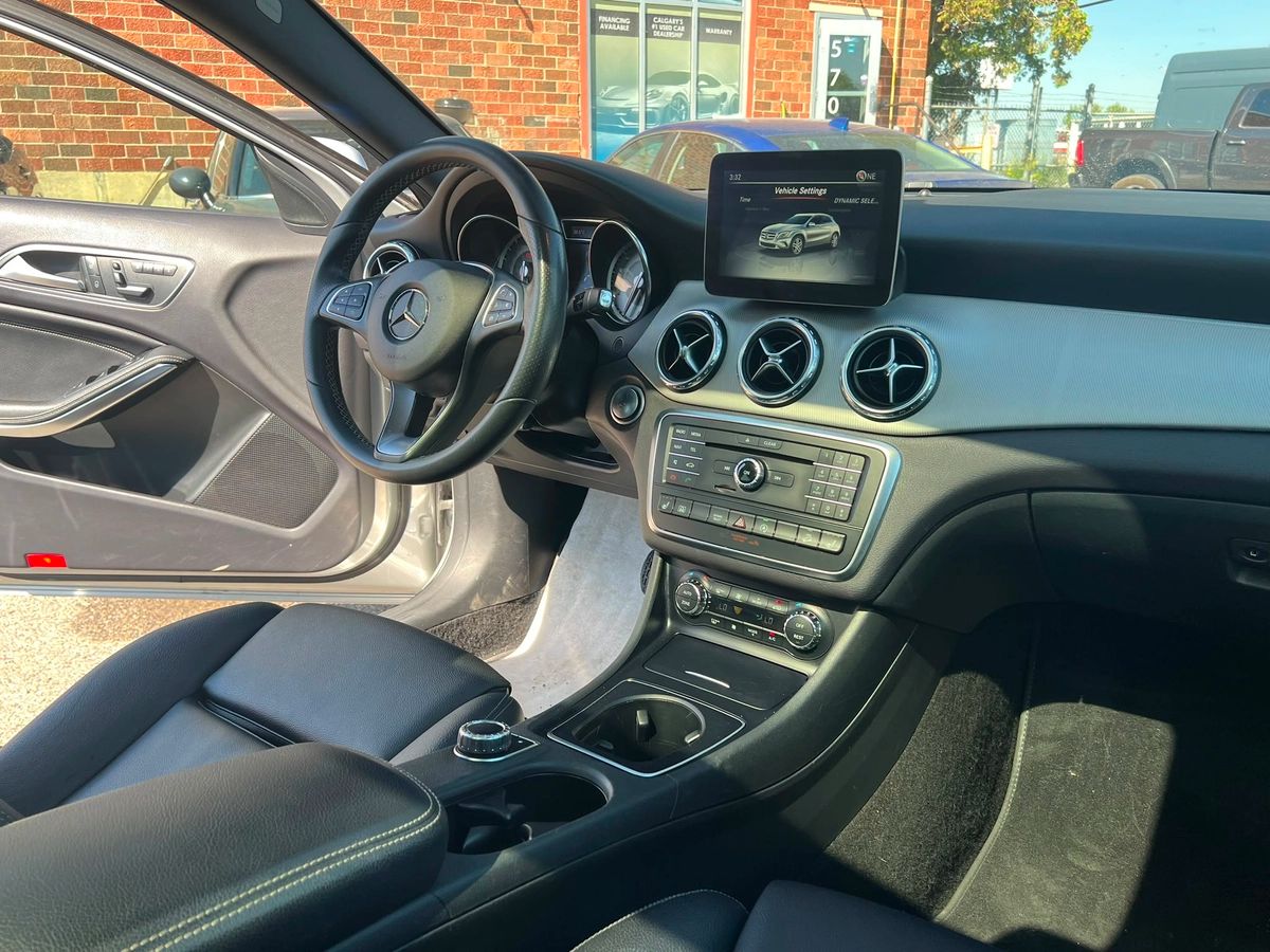 2017 Mercedes-Benz GLA Base - Image 13