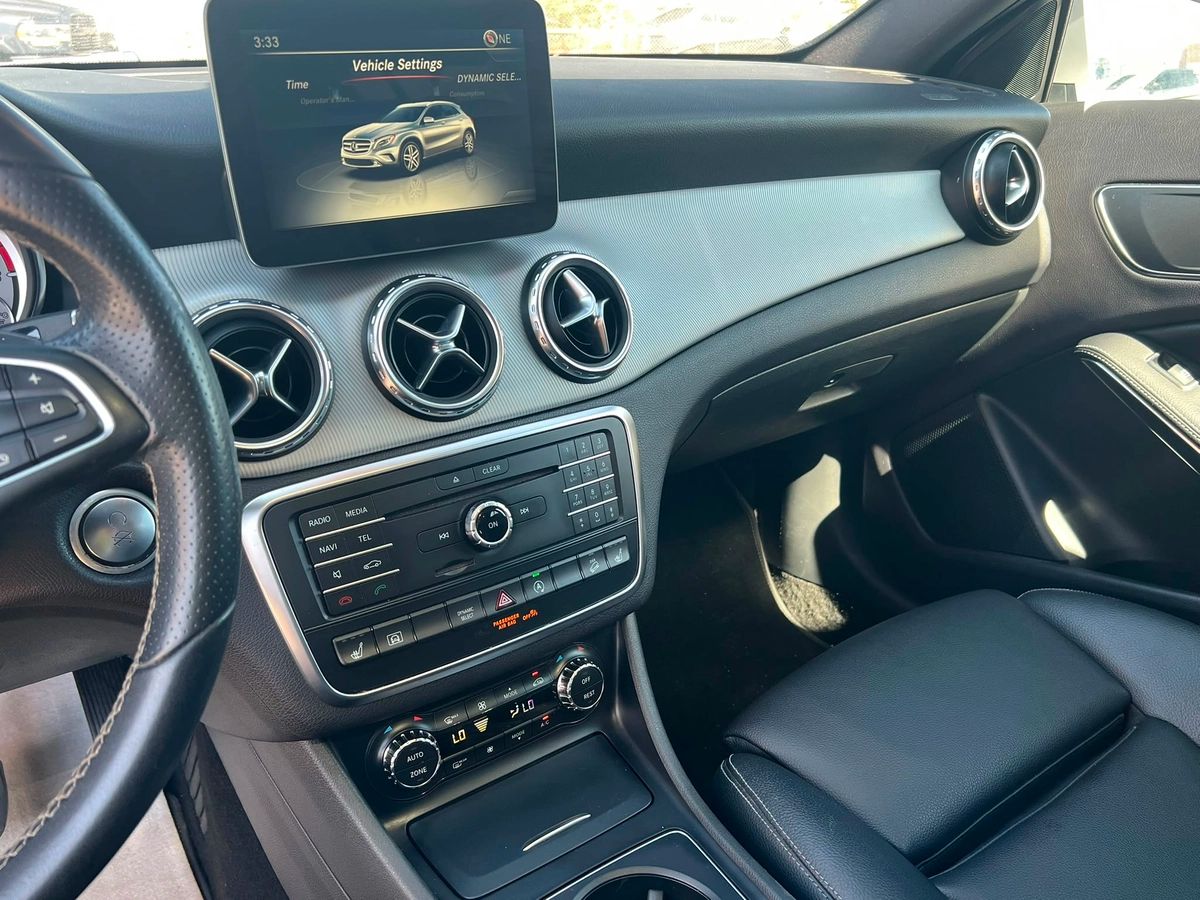 2017 Mercedes-Benz GLA Base - Image 18