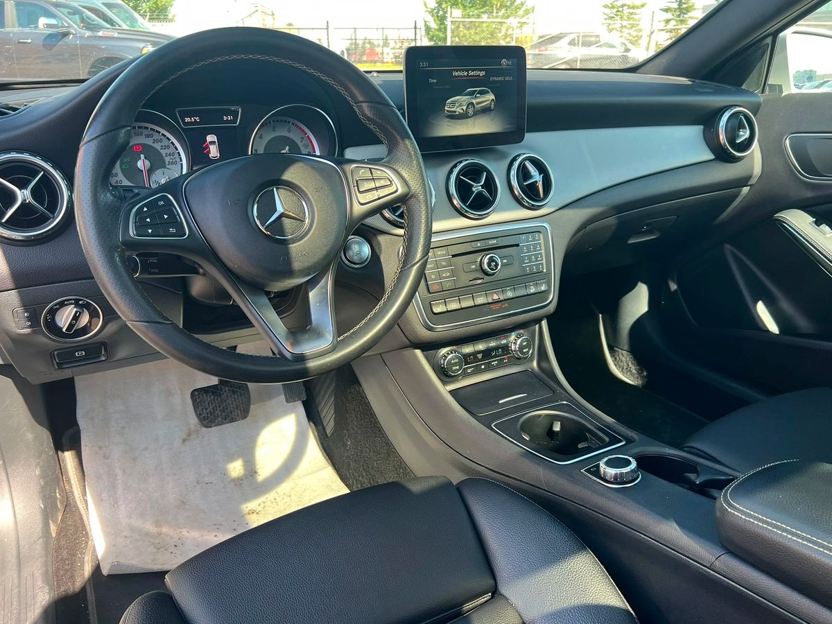 2017 Mercedes-Benz GLA Base - Image 11
