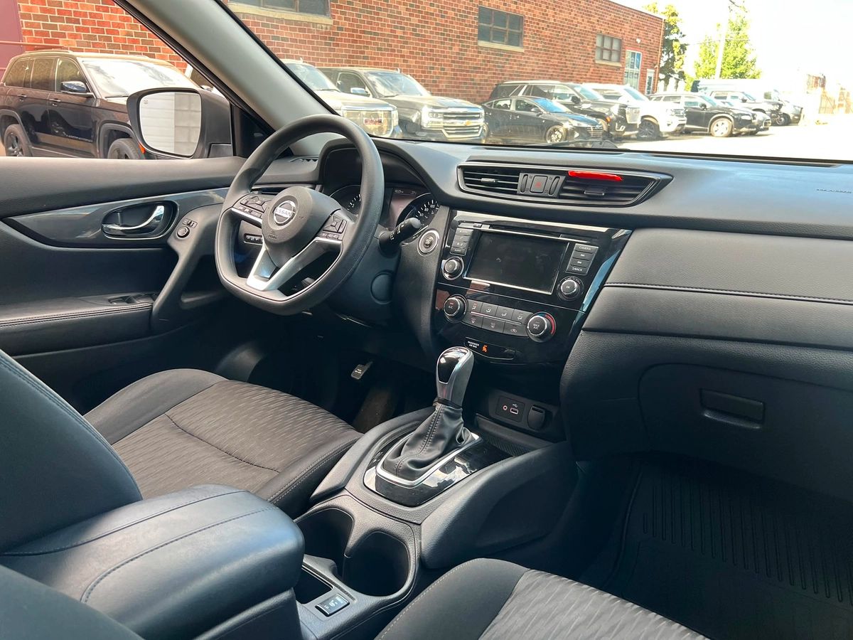 2020 Nissan Rogue SV - Image 13