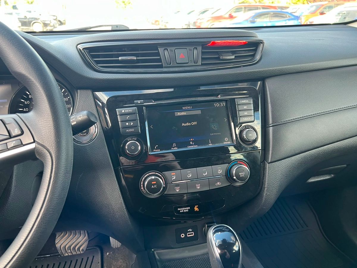 2020 Nissan Rogue SV - Image 18