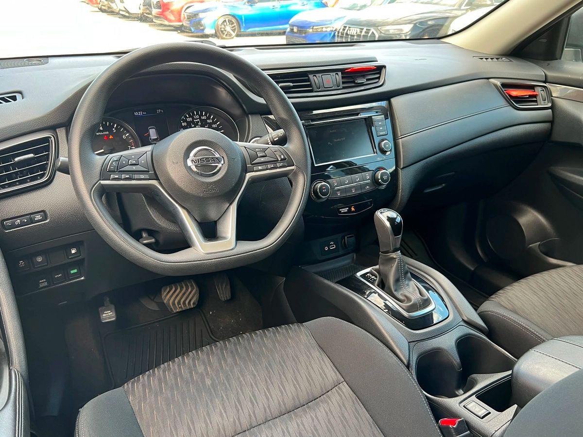 2020 Nissan Rogue SV - Image 11