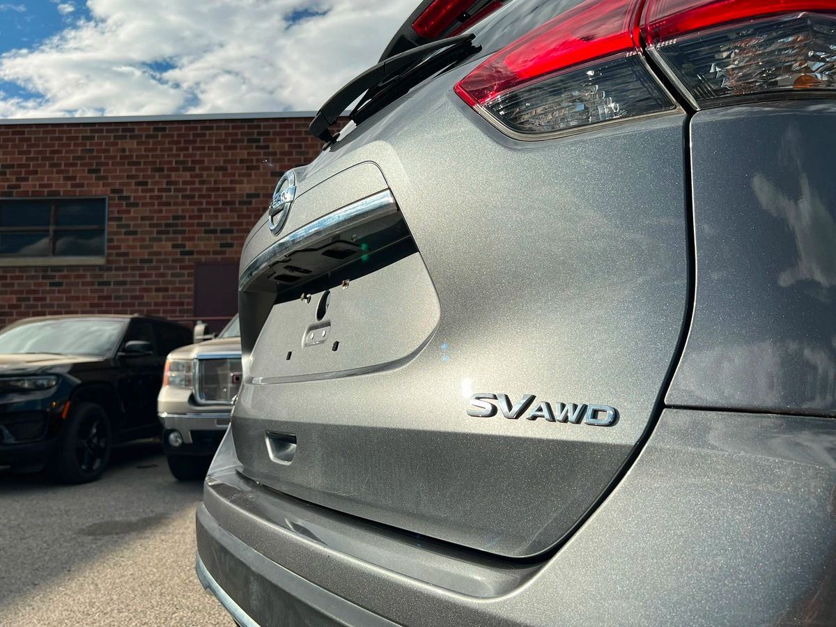 2020 Nissan Rogue SV - Image 9