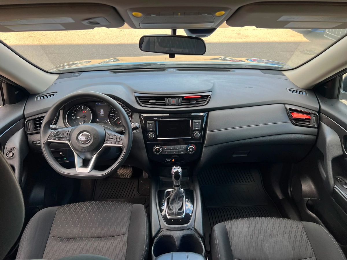 2020 Nissan Rogue SV - Image 12
