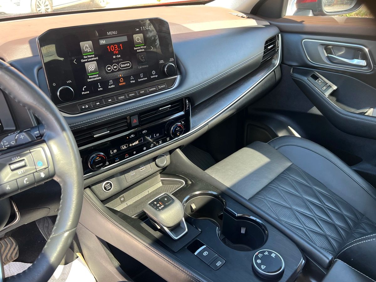2021 Nissan Rogue Platinum - Image 18