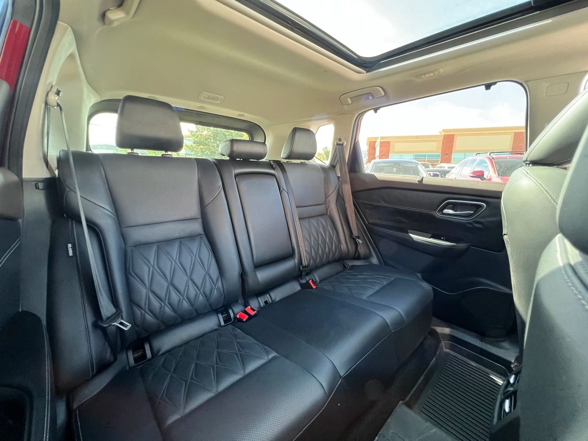 2021 Nissan Rogue Platinum - Image 14