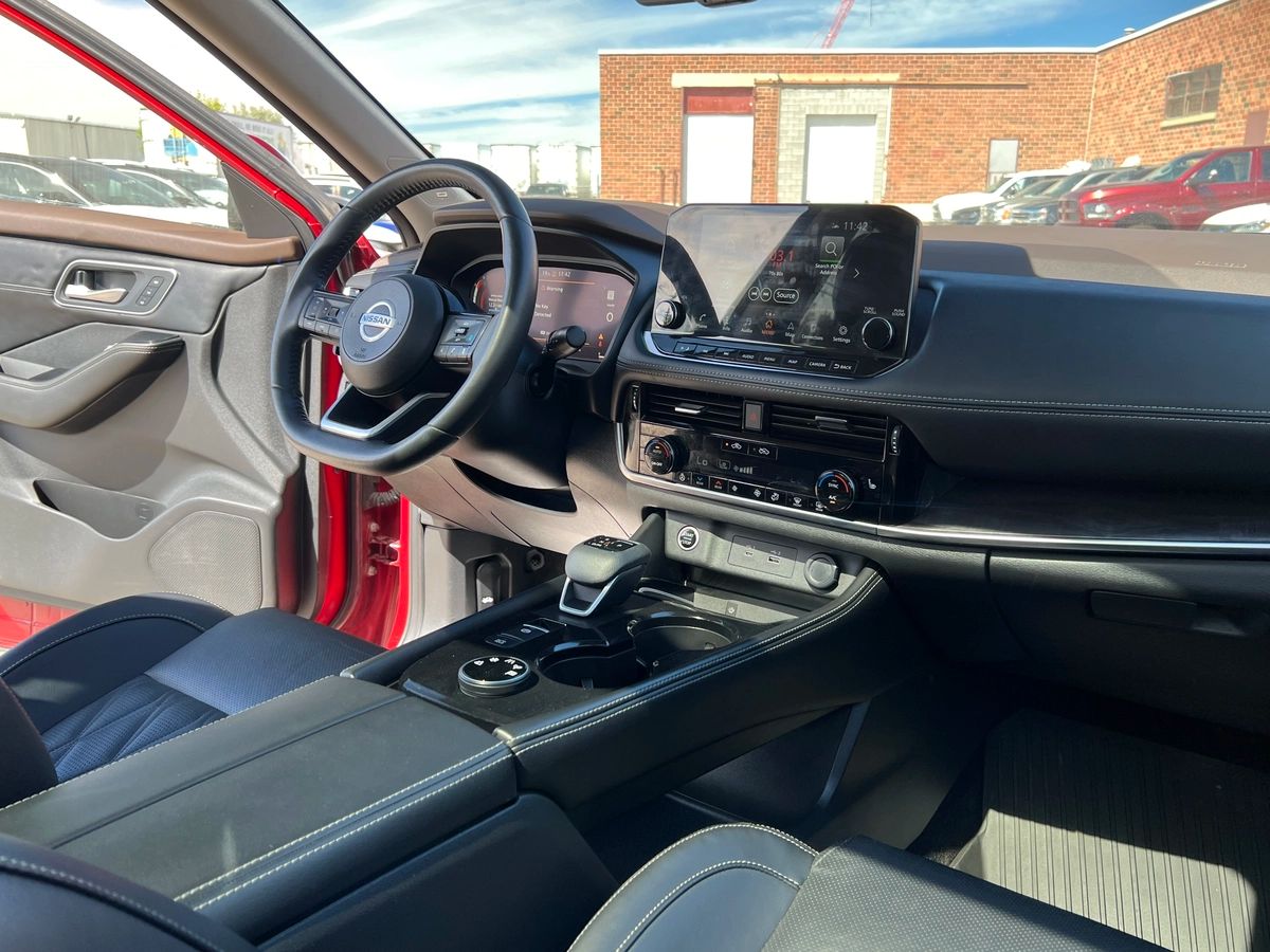 2021 Nissan Rogue Platinum - Image 13