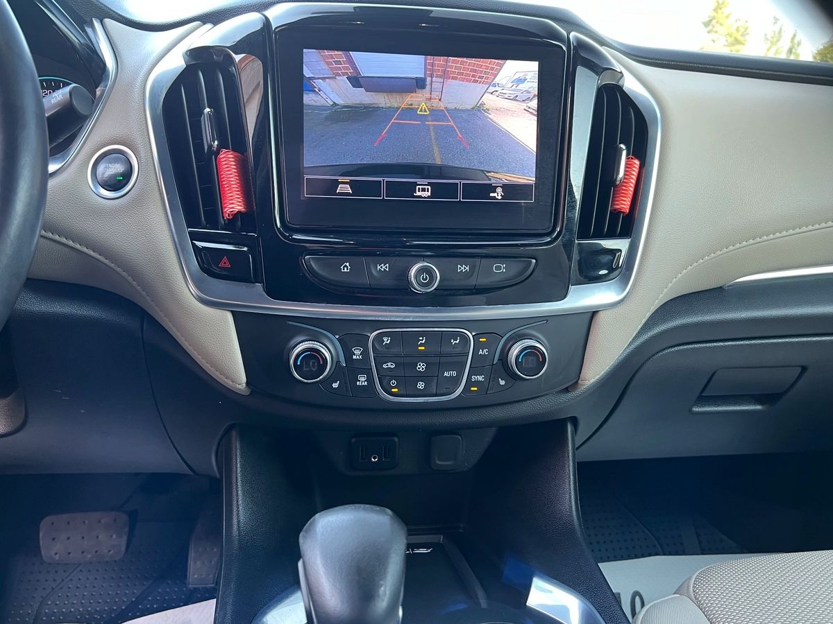 2022 Chevrolet Traverse LT - Image 19