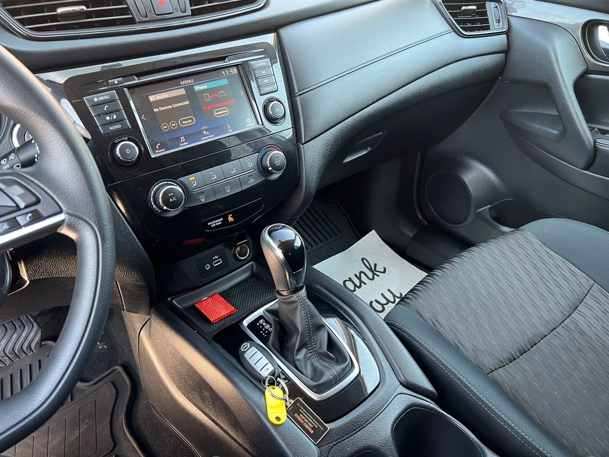 2018 Nissan Rogue SV - Image 18