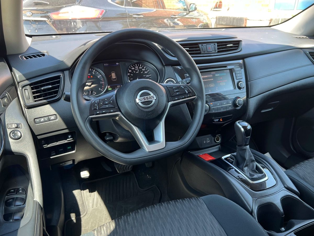 2018 Nissan Rogue SV - Image 11
