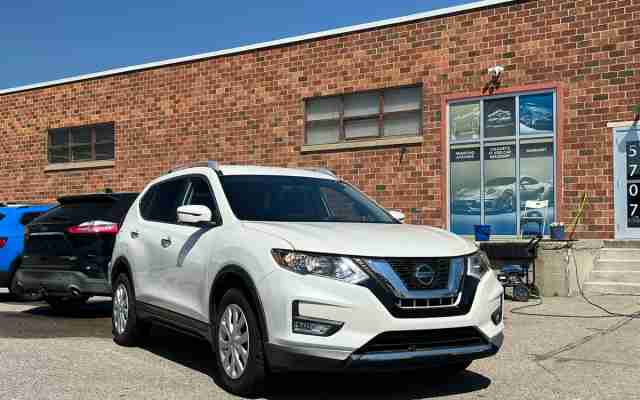 2018 Nissan Rogue SV - Request more images