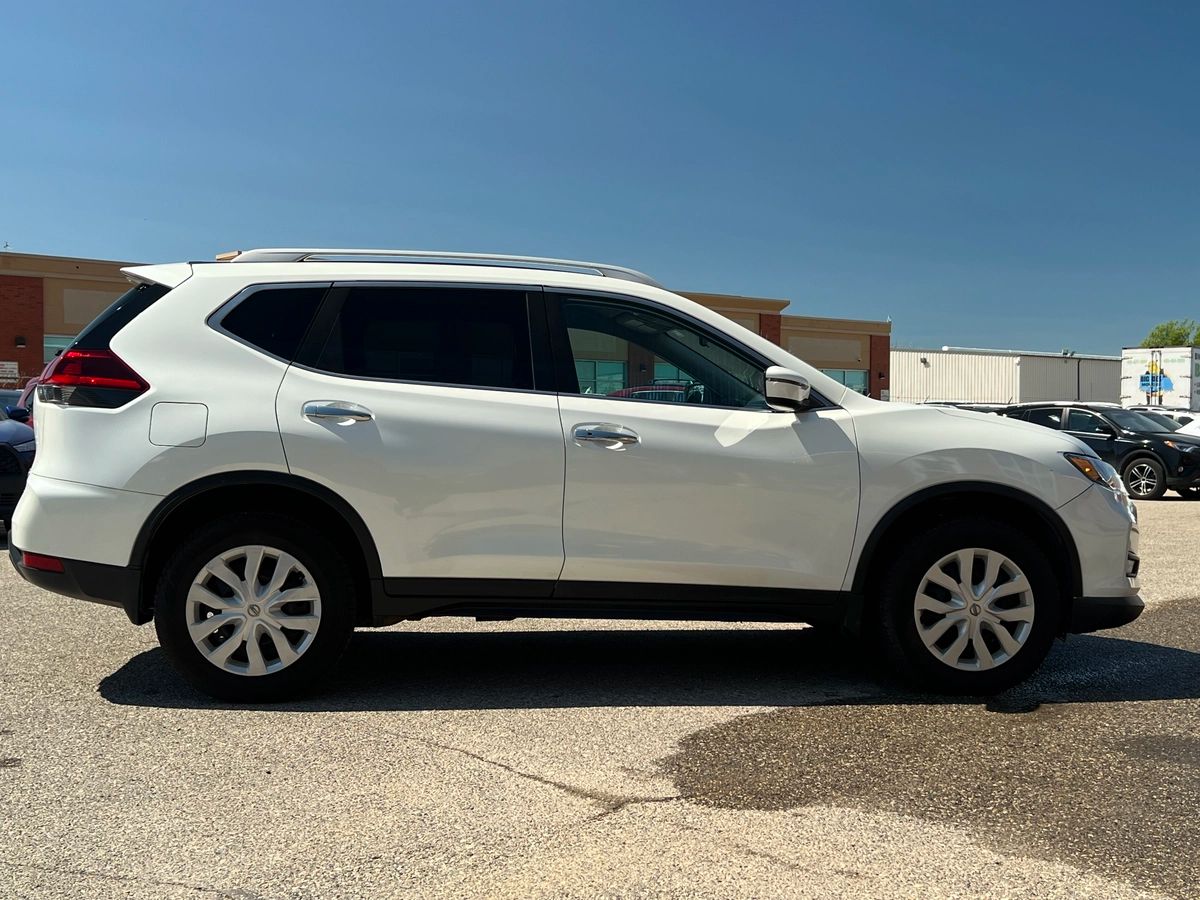 2018 Nissan Rogue SV - Image 8
